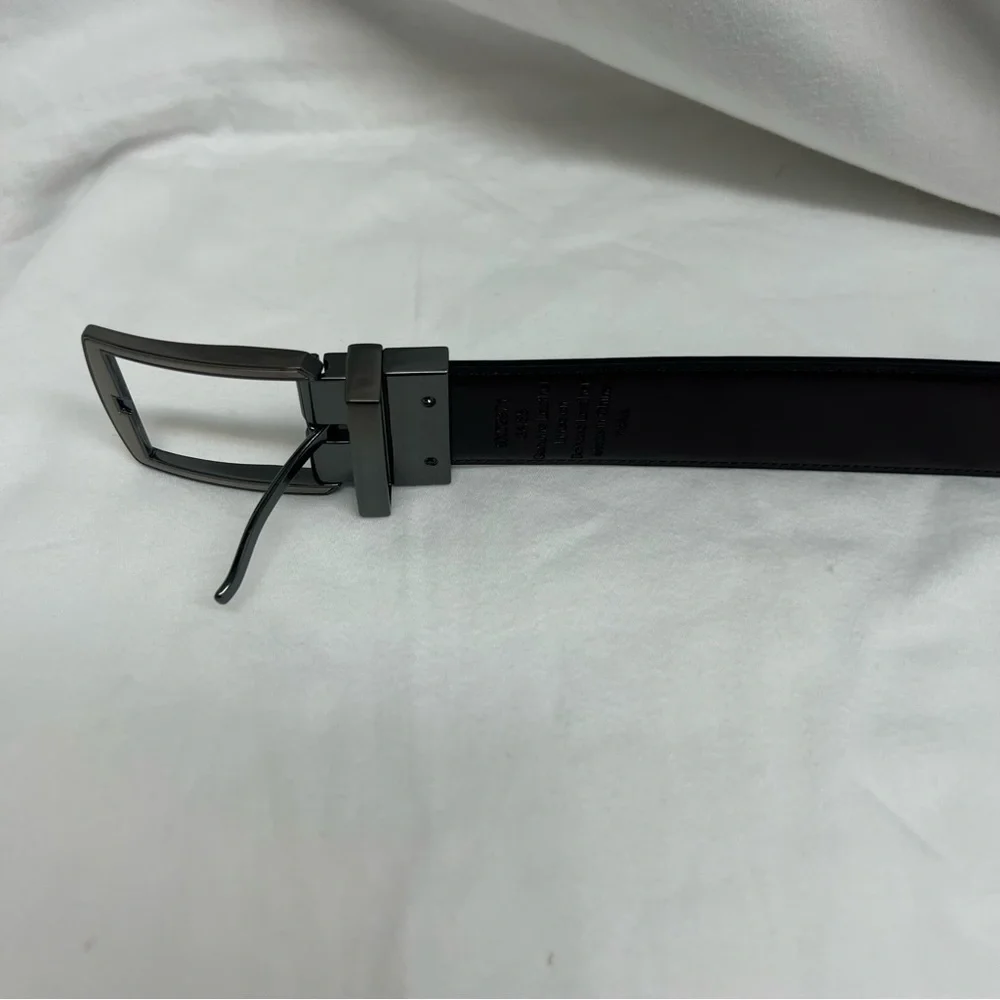 Men’s black and dark brown reversible genuine leather belt.